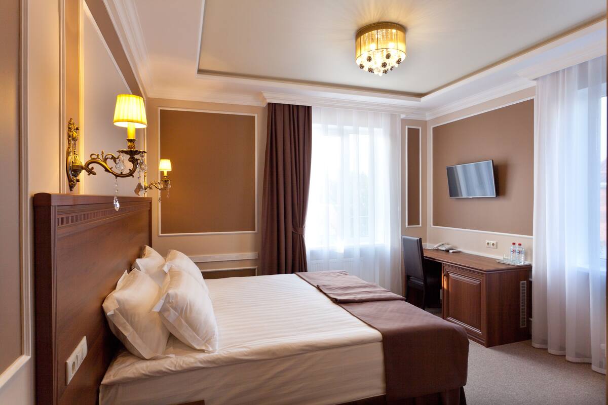 Standard Double or Twin Room | Premium bedding, minibar, in-room safe, desk