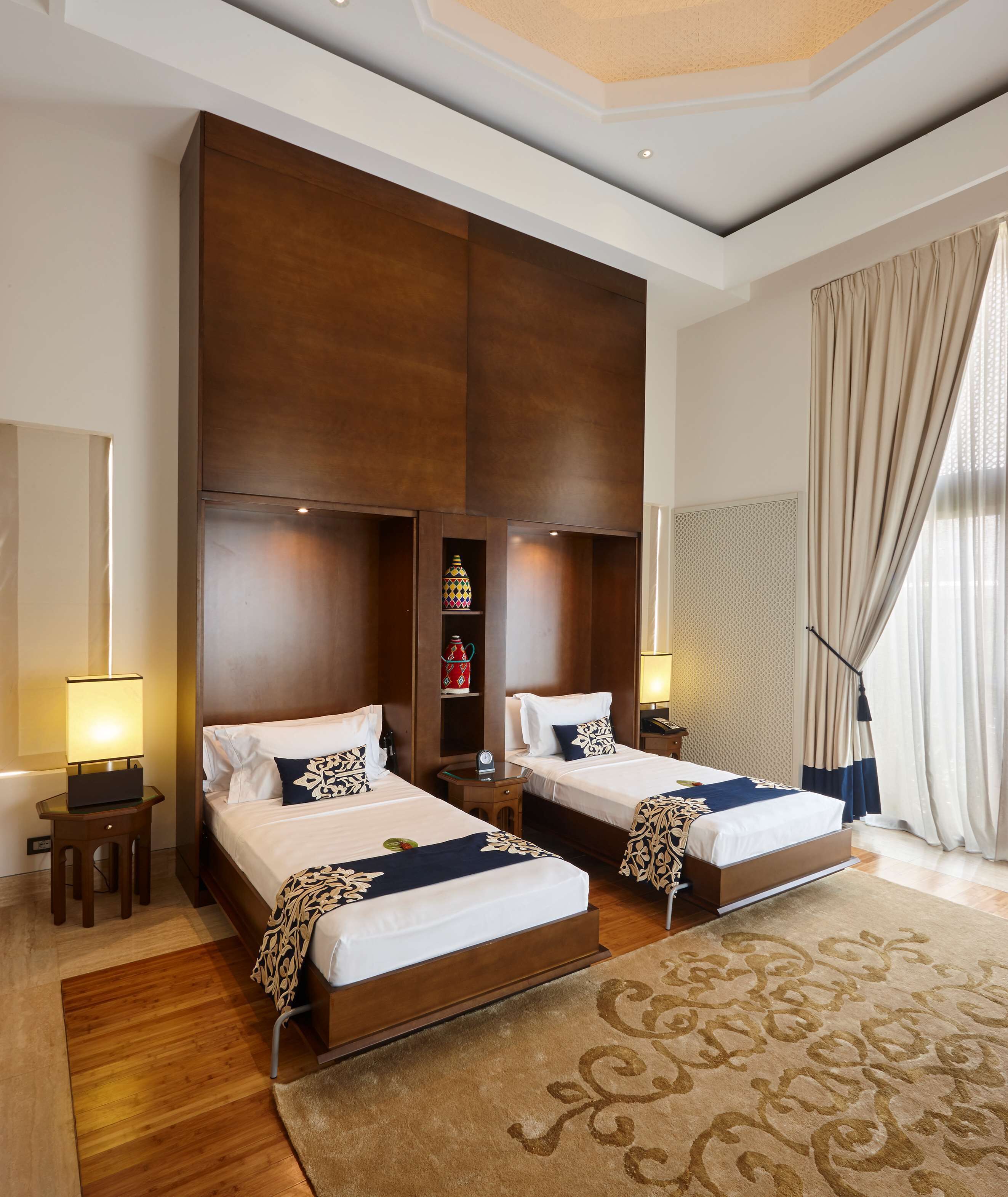 2 bedrooms, hypo-allergenic bedding, minibar, in-room safe