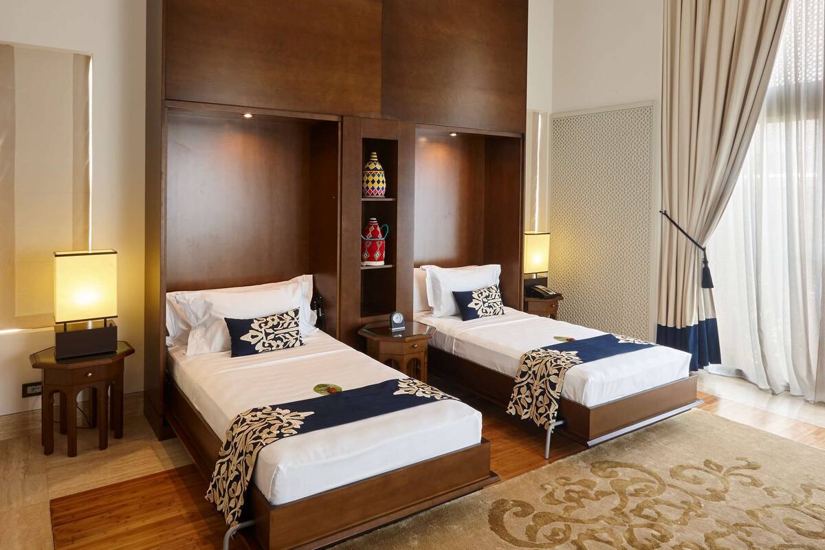 2 bedrooms, hypo-allergenic bedding, minibar, in-room safe