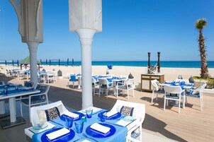 3 restaurantes; se sirve desayuno, almuerzo y cena