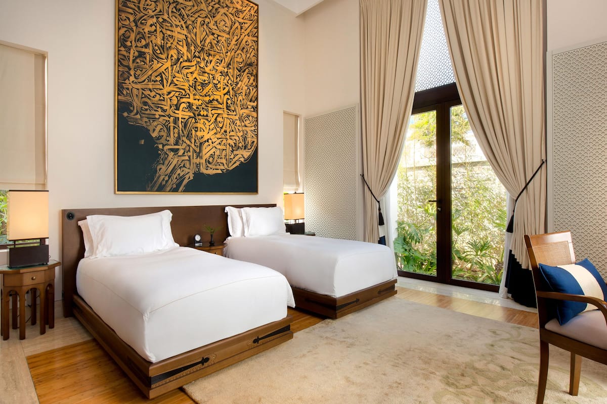 2 bedrooms, hypo-allergenic bedding, minibar, in-room safe