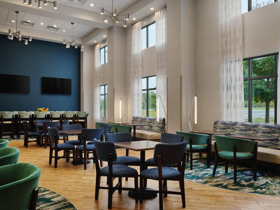 Tägliches inbegriffenes kontinentales Frühstück