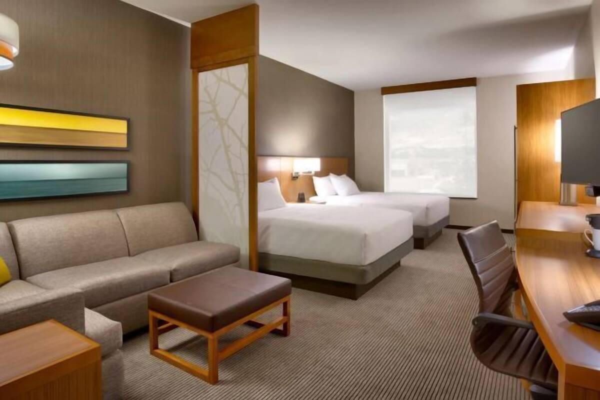 1 bedroom, desk, laptop workspace, blackout curtains