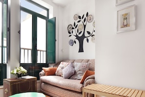 Apartment, 2 Schlafzimmer, Balkon (Rua da Quintinha) | Wohnbereich | LED-Fernseher, Netflix