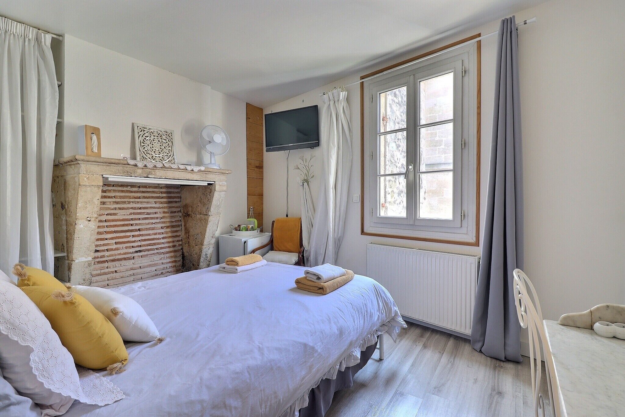 Comfort Single Room, Ensuite, City View (Chambre double Roxane) | Premium bedding, individually decorated, individually furnished, desk