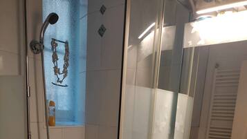 Executive Single Room, Ensuite, City View (Chambre double Solenne) | Bathroom | Combined shower/bathtub, hair dryer, towels, soap