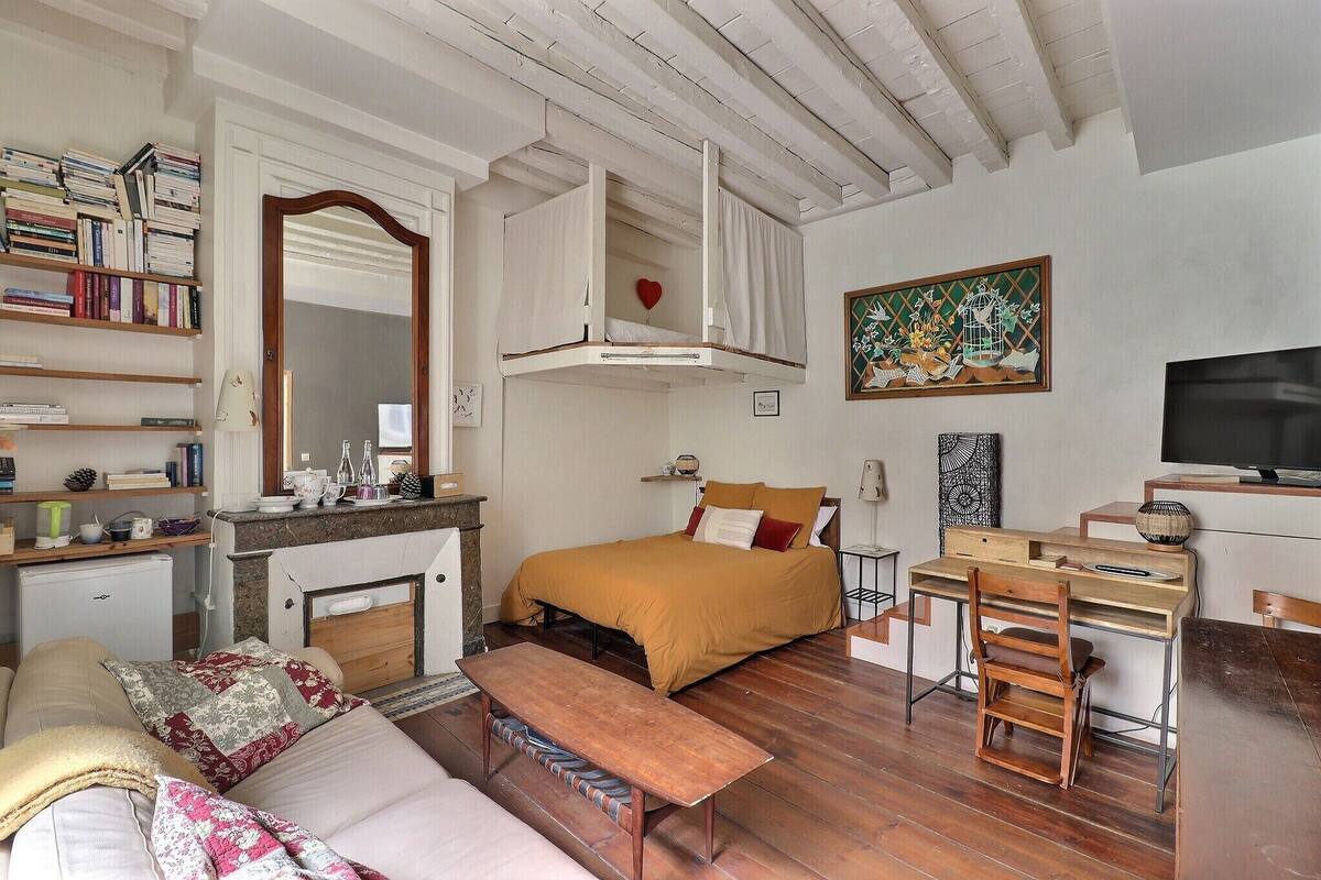 Executive Double Room, Ensuite, City View (Chambre double Solenne) | Premium bedding, desk, laptop workspace, blackout curtains