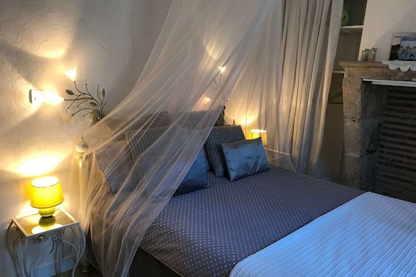 Habitación individual Confort, baño privado, vistas a la ciudad (Chambre double Roxane) | Decoración individual, mobiliario individual, escritorio