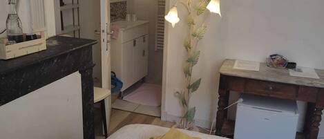 Comfort Single Room, Ensuite, City View (Chambre double Marine)