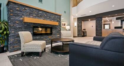 Best Western Plus Chestermere Hotel