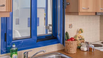 Appartement, balcon | Cuisine privée | Réfrigérateur, four, plaque de cuisson, cafetiÚre/bouilloire