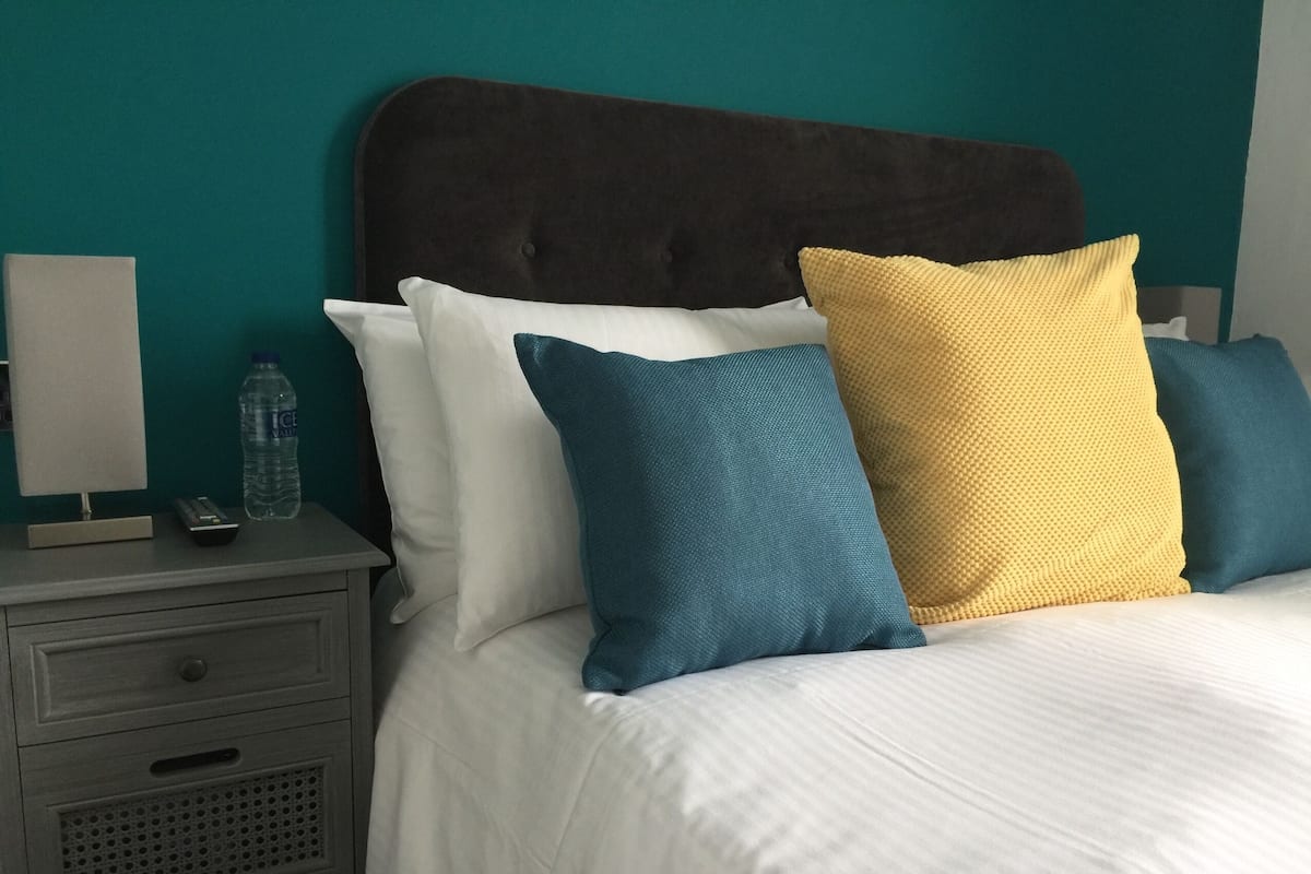Kamar Double (Small Double Room 5) | Wi-Fi gratis dan seprai linen