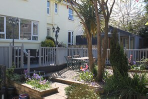 Property grounds - The Millbrook B & B (Torquay)