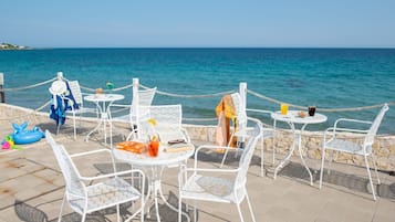 Bar à beira da piscina