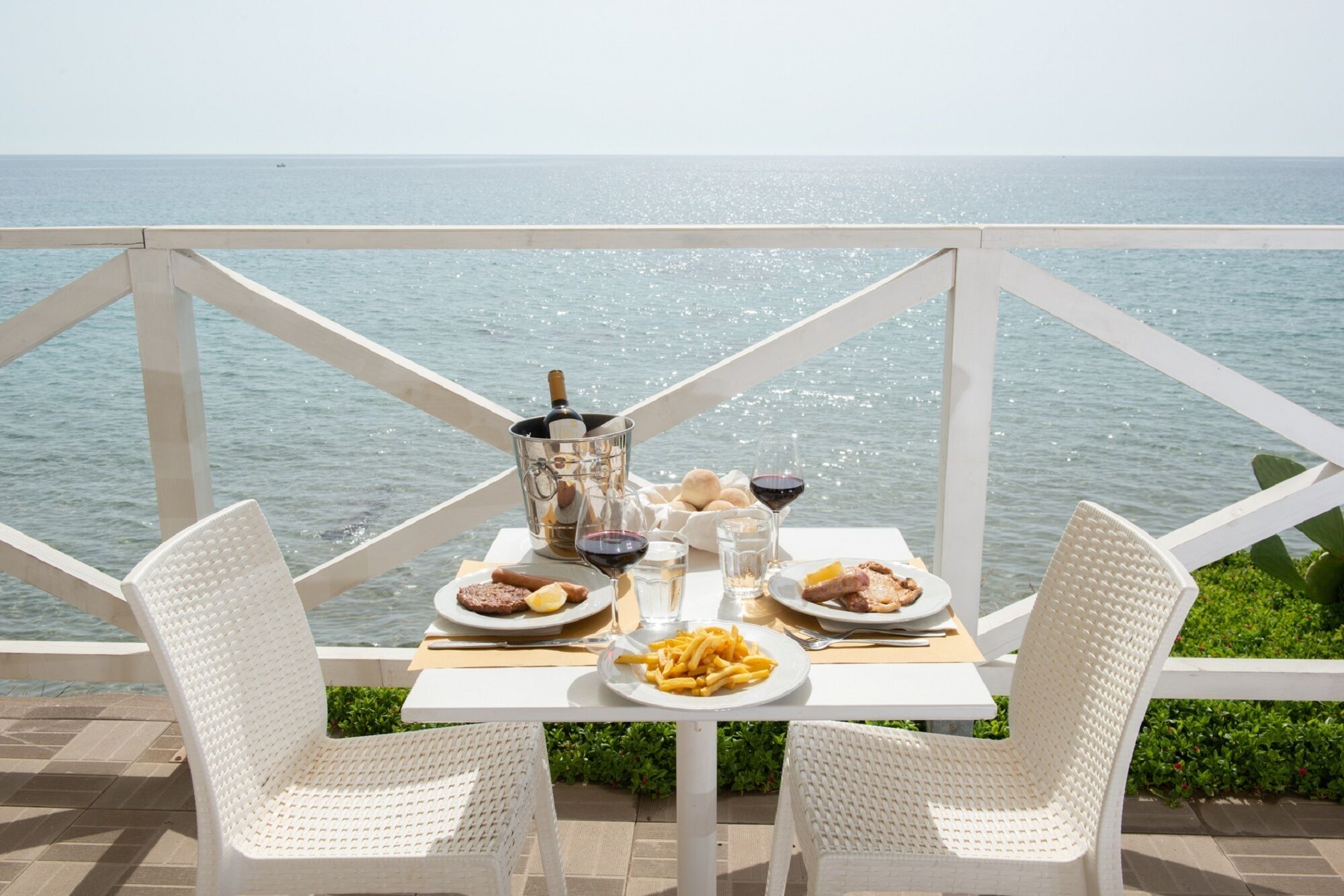 Café da manhã com buffet grátis todos os dias