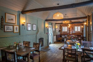 Dining - The White Lion (Southampton)