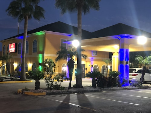 Los Fresnos Inn and Suites
