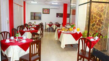 Free daily buffet breakfast