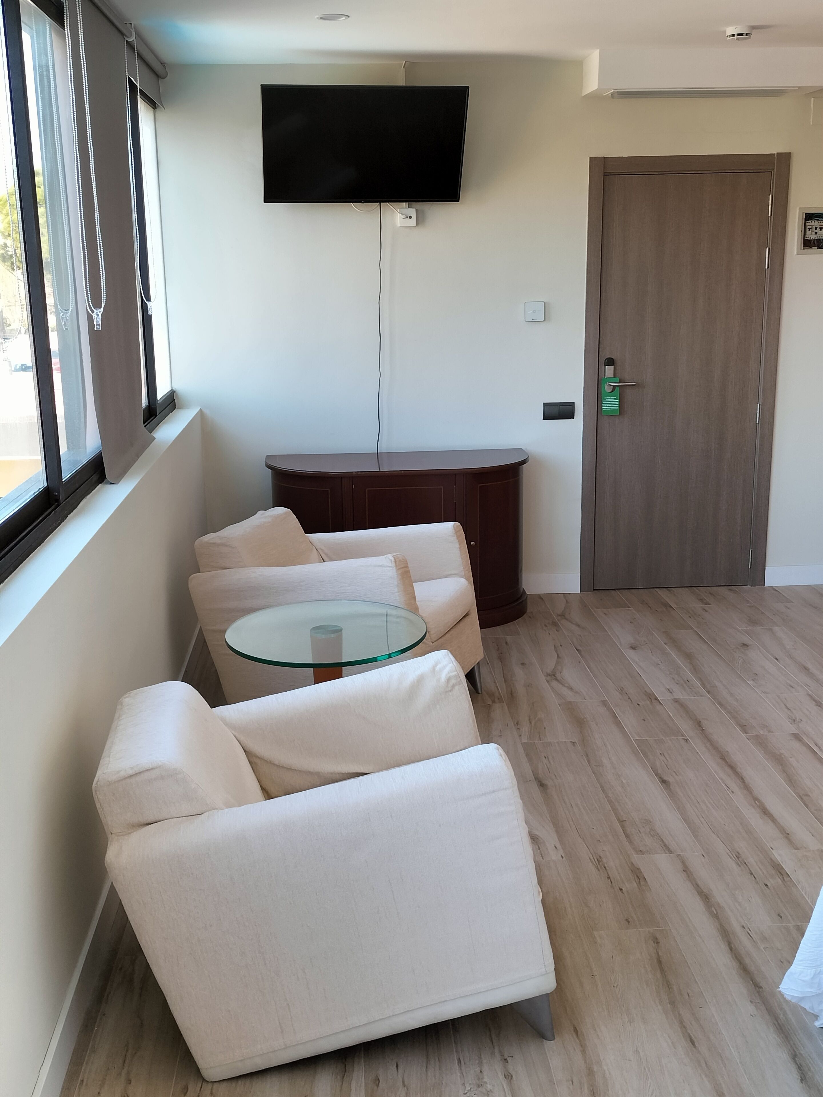 suite, 1 double bed | in-room safe, desk, blackout curtains, iron/ironing board