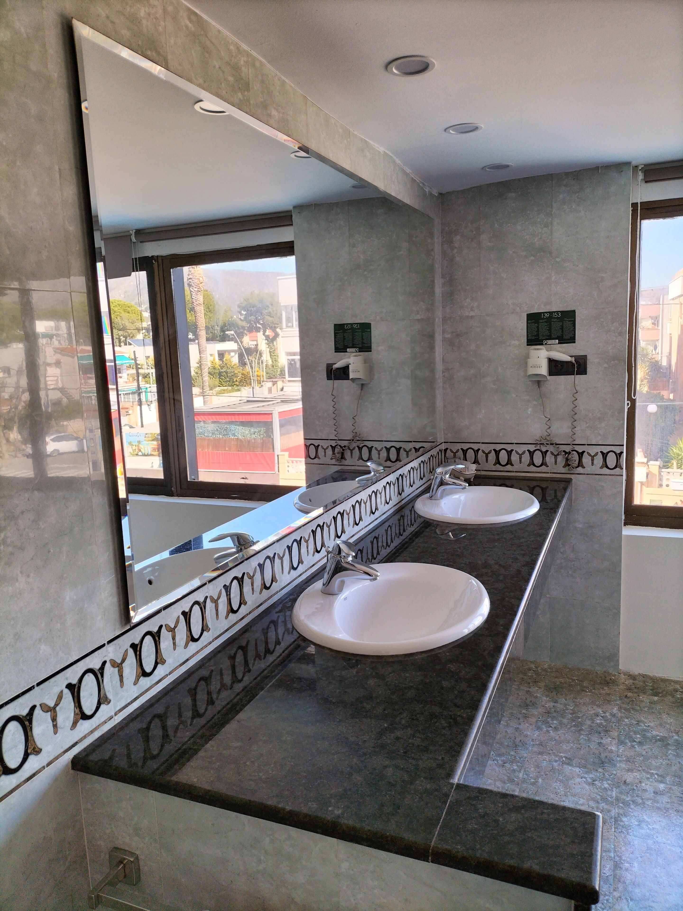 suite, 1 double bed | bathroom | free toiletries, hair dryer, bidet, towels