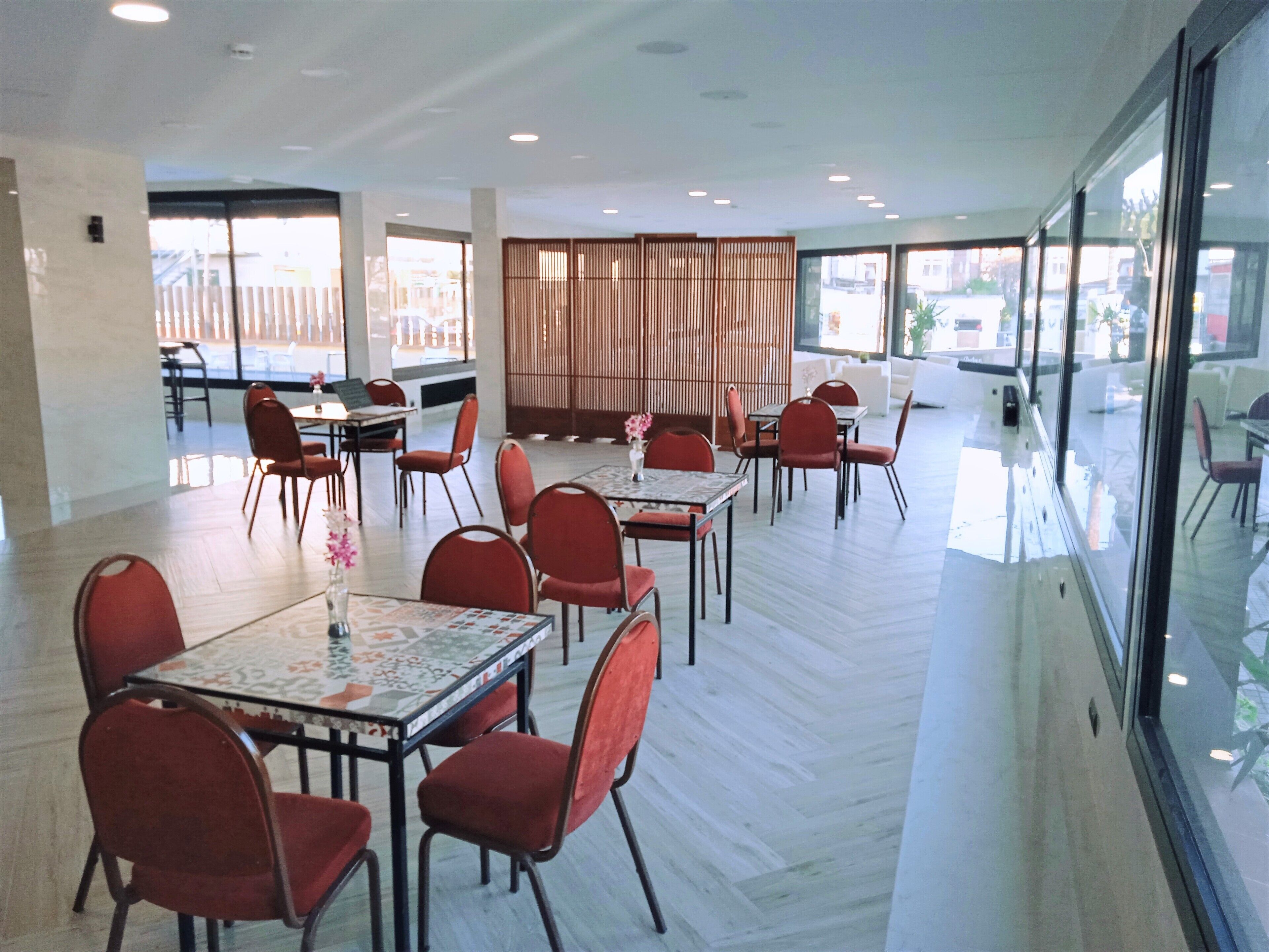 Dagelijks ontbijtbuffet (EUR 14 per persoon)