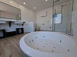 Bañera de hidromasaje privada