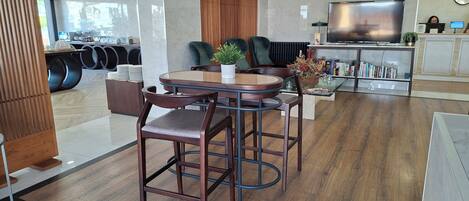 Lobby-lounge