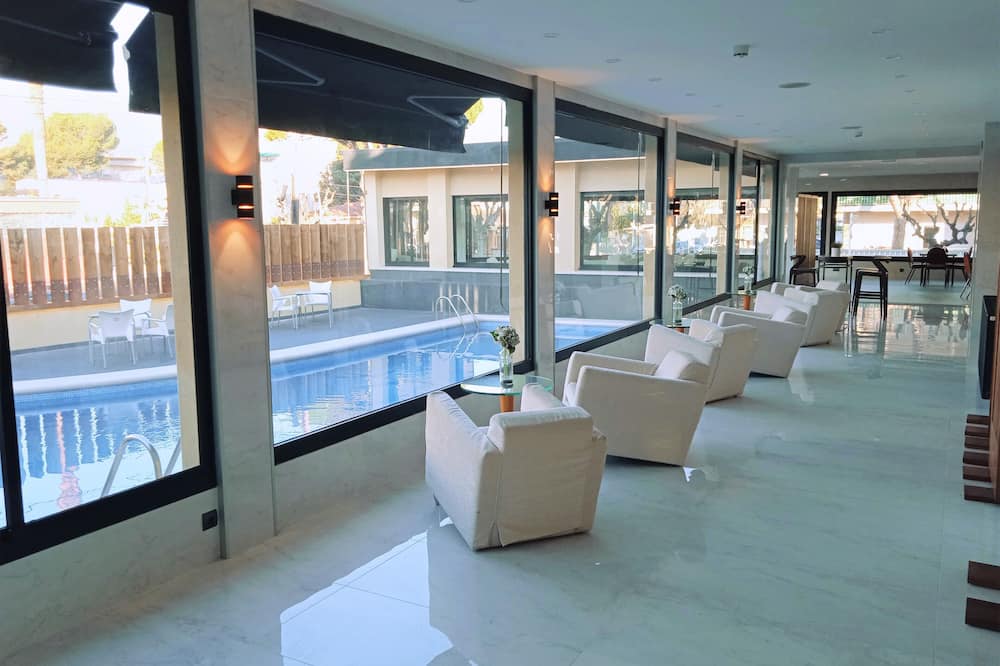 Hotel 153