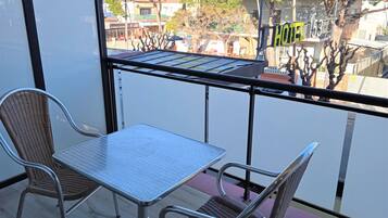 Driepersoonskamer, terras | Terras