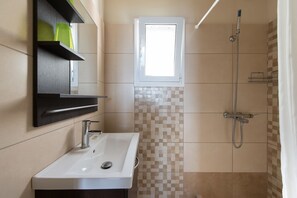 Premium bedding, free cots/infant beds, free WiFi - Kipos Villas (Paxos)