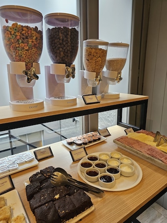 Desayuno buffet diario (ARS 7 por persona)