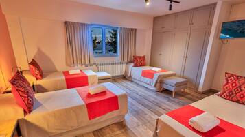 Quadruple Room | In-room safe, individually decorated, individually furnished, free WiFi