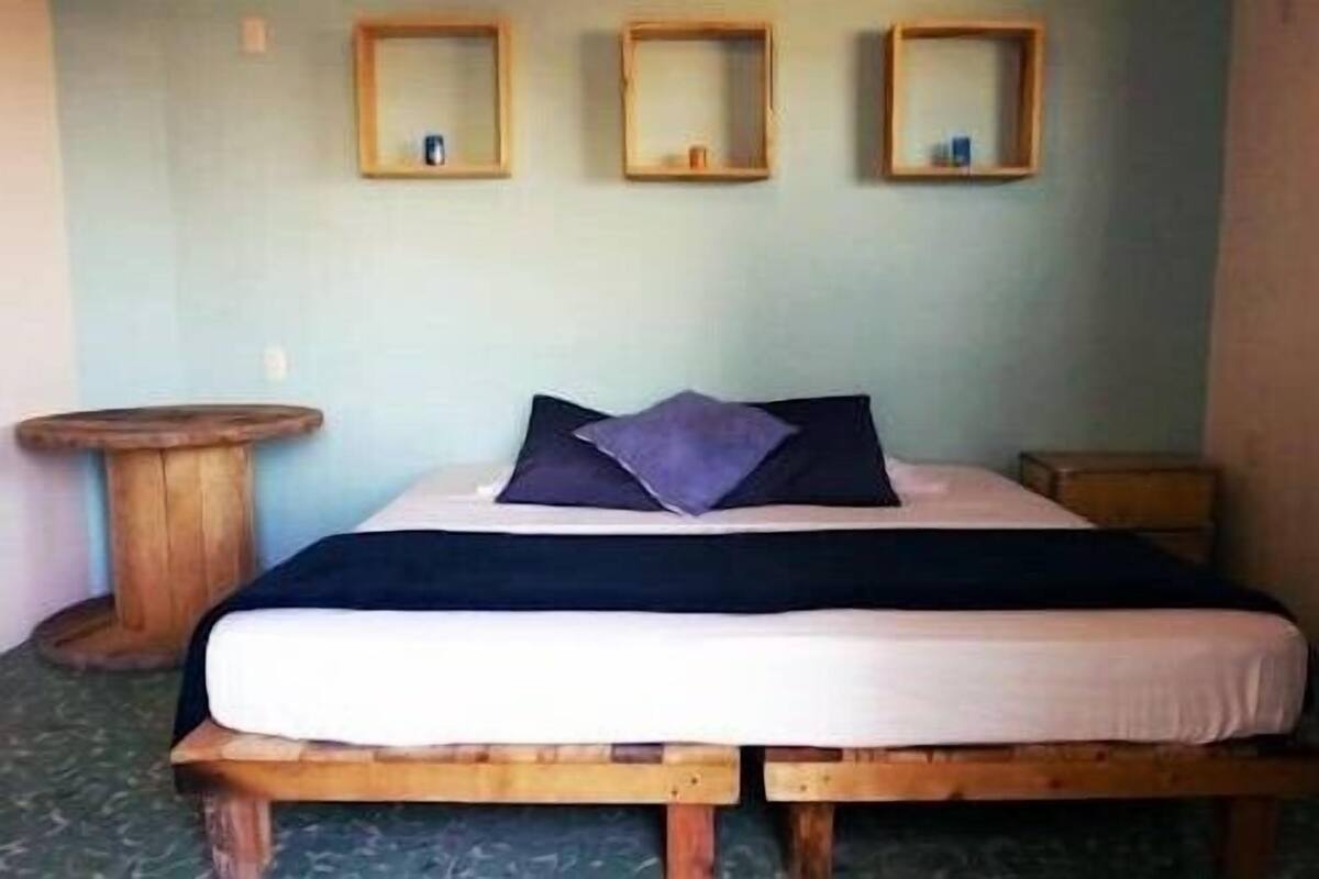 Double Room (Shared bathroom) | WiFi (free)