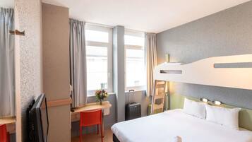 Rom – standard (1 Double Bed and 1 Twin Bunk Bed) | Barnesenger (inkludert), wi-fi (inkludert) og sengetøy