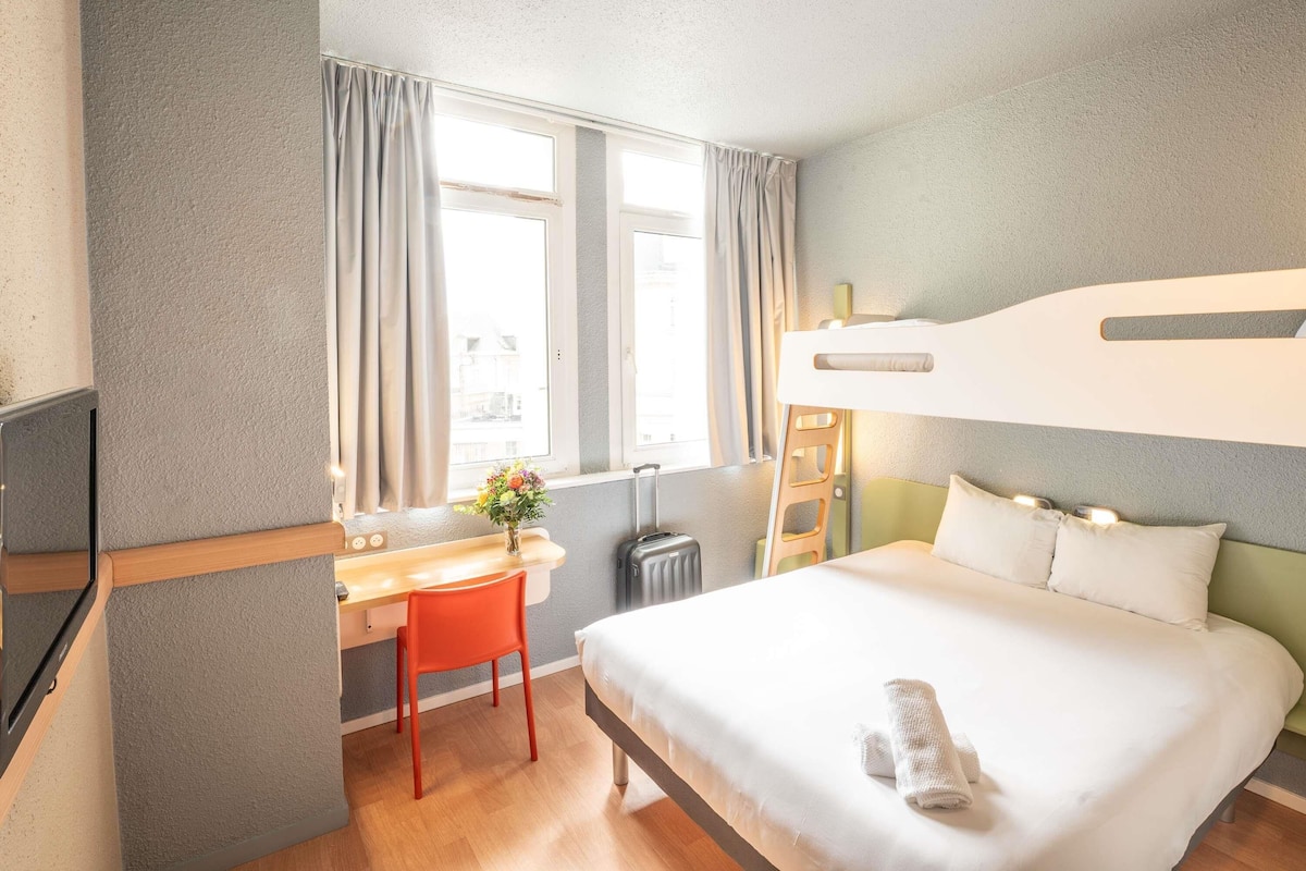 Standard Room (1 Double Bed and 1 Twin Bunk Bed) | Exterior