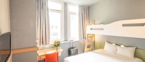Standard Room (1 Double Bed and 1 Twin Bunk Bed) | Exterior
