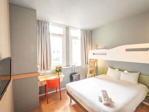 Standard Room (1 Double Bed and 1 Twin Bunk Bed) | Exterior - ibis budget Le Mans Centre (Le Mans)