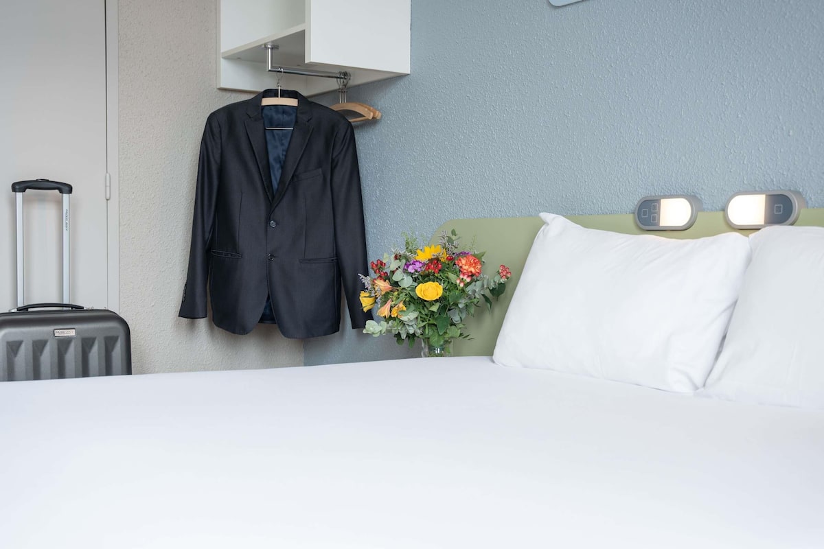 Cunas gratuitas, wifi gratis y ropa de cama
