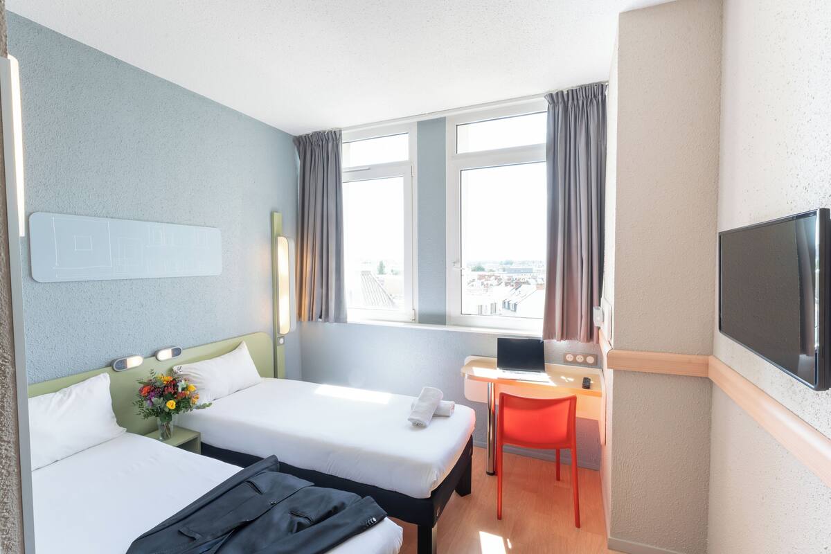 Twin Room, 2 Twin Beds | Free cribs/infant beds, free WiFi, bed sheets