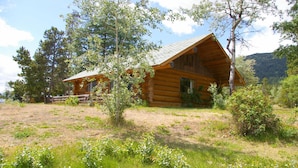 Exterior - Chilko Lake Lodge (Chilko Lake)