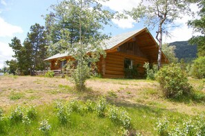 Exterior - Chilko Lake Lodge (Chilko Lake)