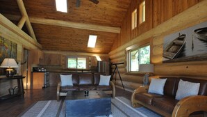 Living area - Chilko Lake Lodge (Chilko Lake)