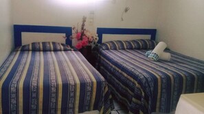 Standard Triple Room | In-room safe - Hotel y Bungalows Los Arcos (San Patricio Melaque)