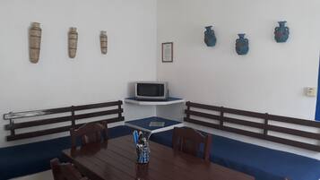 Bungalow | Sala de estar | Televisión