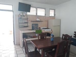 Bungalow | Private kitchen - Hotel y Bungalows Los Arcos (San Patricio Melaque)