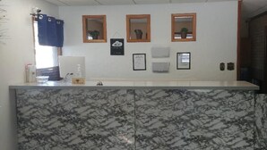 Reception - Thunderbird Motel (Pocatello)