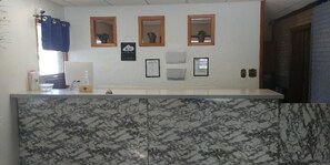 Reception - Thunderbird Motel (Pocatello)