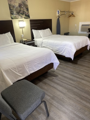 Standard Room, 2 Double Beds, Non Smoking | Soundproofing, iron/ironing board, free WiFi, bed sheets - Savannah Motel (Savannah)