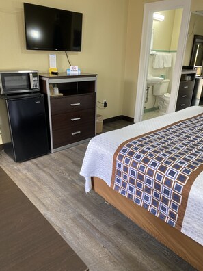 Standaard kamer, 1 kingsize bed, niet-roken | Geluiddichte muren, een strijkplank/strijkijzer, gratis wifi, beddengoed