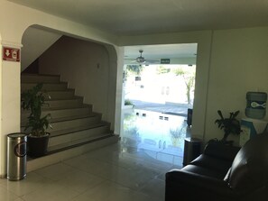 Lobby sitting area - Hotel Avenida (Campeche)